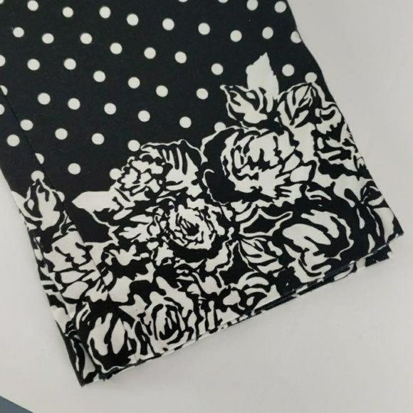 Larry Levine Size 6 Polka dot flower black white Capri Pants - Picture 5 of 7